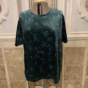 Bentley Plus. Size 2X. Velour Pullover. Short Sleeve. Floral. Bust 51". B4
